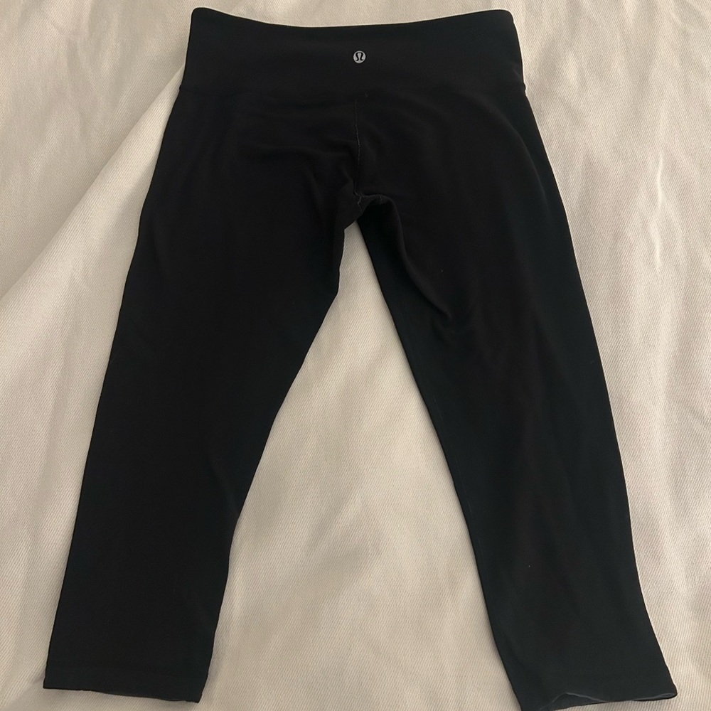 Lululemon Athletica Reversible Black/Grey Capri Leggings